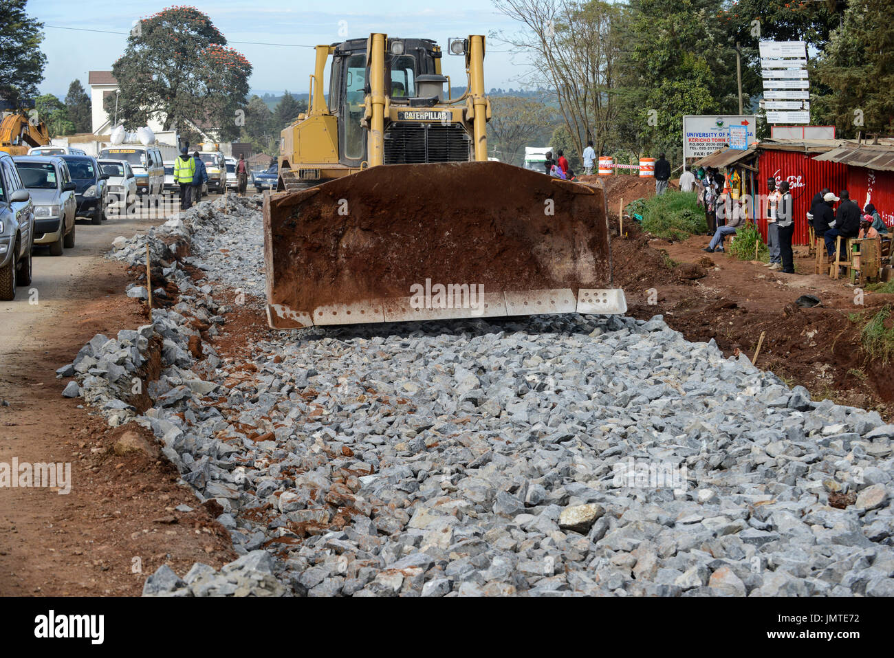 KENYA Kericho, road construction Highway Nairobi to Kisumu / KENIA Kericho, Strassenbau Strecke Nairobi - Kisumu Stock Photo