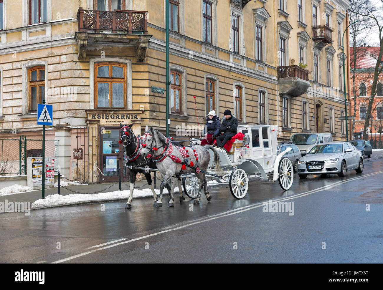 City snow horse carriage hi-res stock photography and images - Alamy