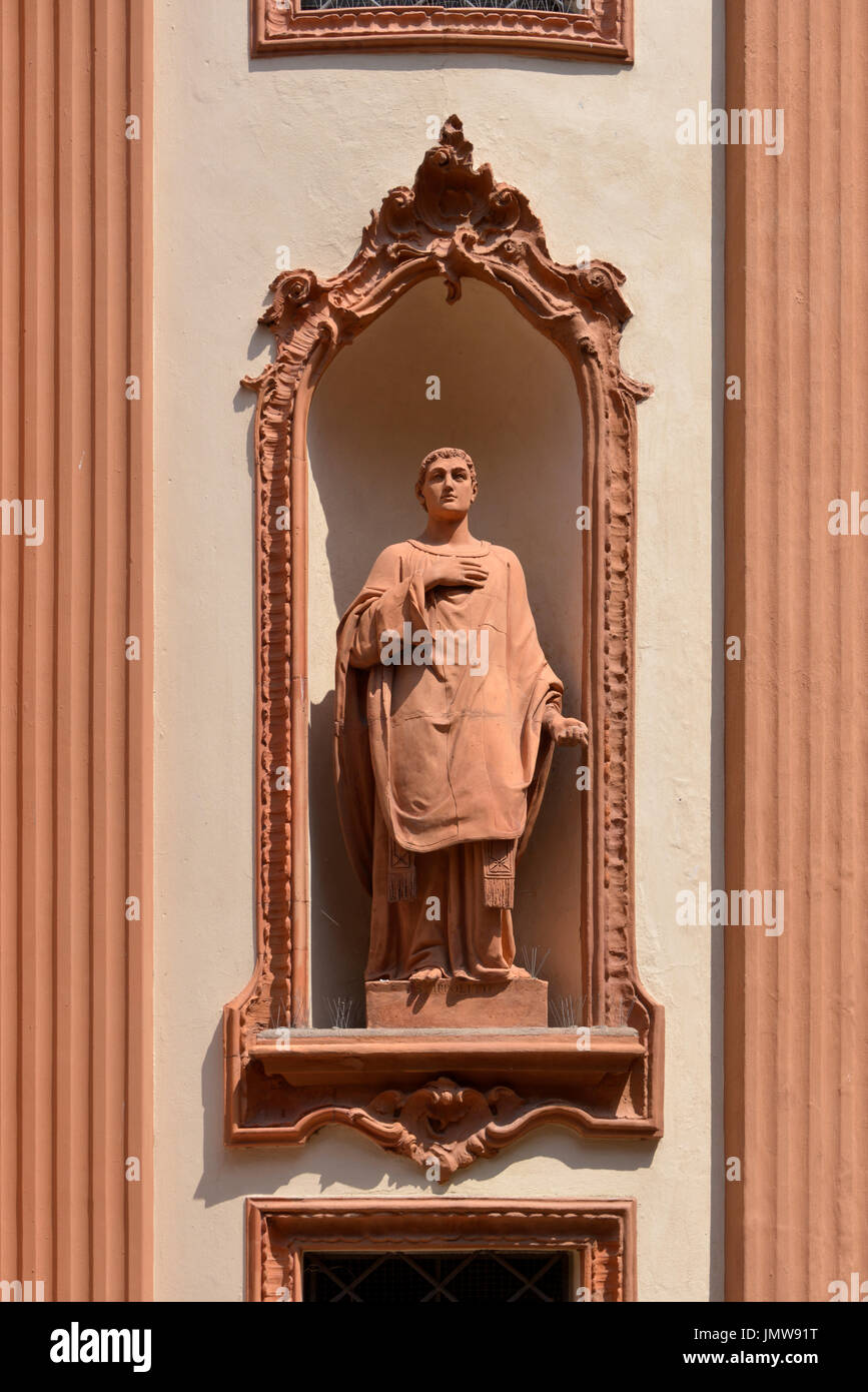 Statue of Ippolito of Santuario di San Vincenzo at Cernobbio, a comune (municipality) in the province of Como, Lombardy, northern Italy Stock Photo