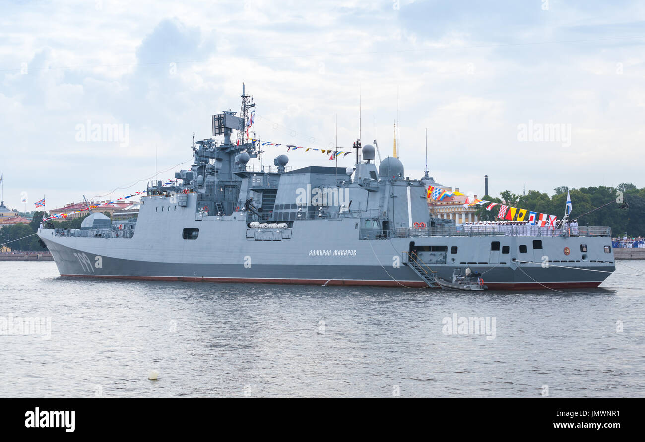 Saint-Petersburg, Russia - July 28, 2017: Warship stands moored on the Neva River. Rehearsal for the parade of Russian naval forces. Admiral Makarov i Stock Photo
