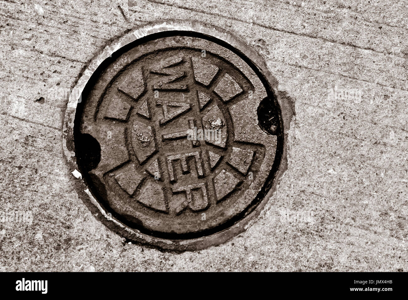 New york city manhole cover hi-res stock photography and New york city manhole cover hi-res stock photography and