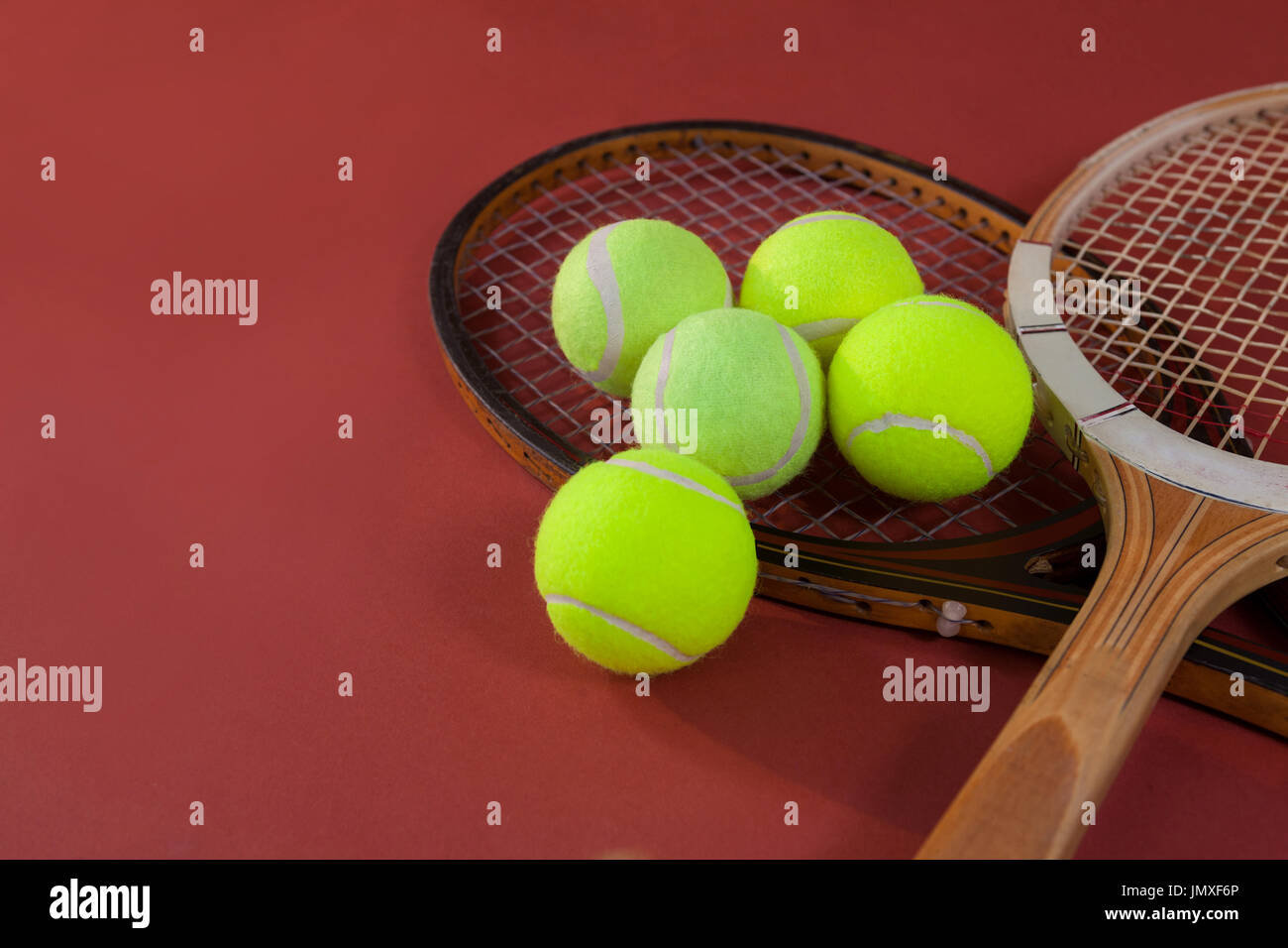 Wooden tennis rackets hi-res stock photography and images - Alamy