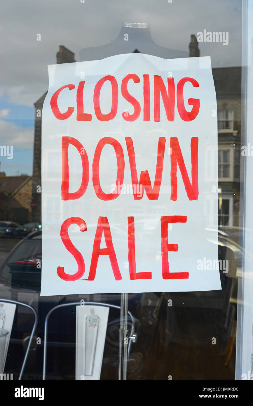 closing down sale sign in high street shop united kingdom Stock Photo ...