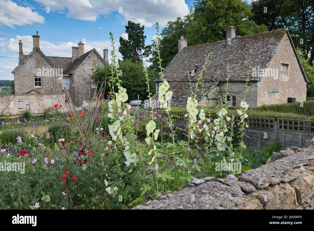 Cotswold cottage garden hires stock photography and images Alamy