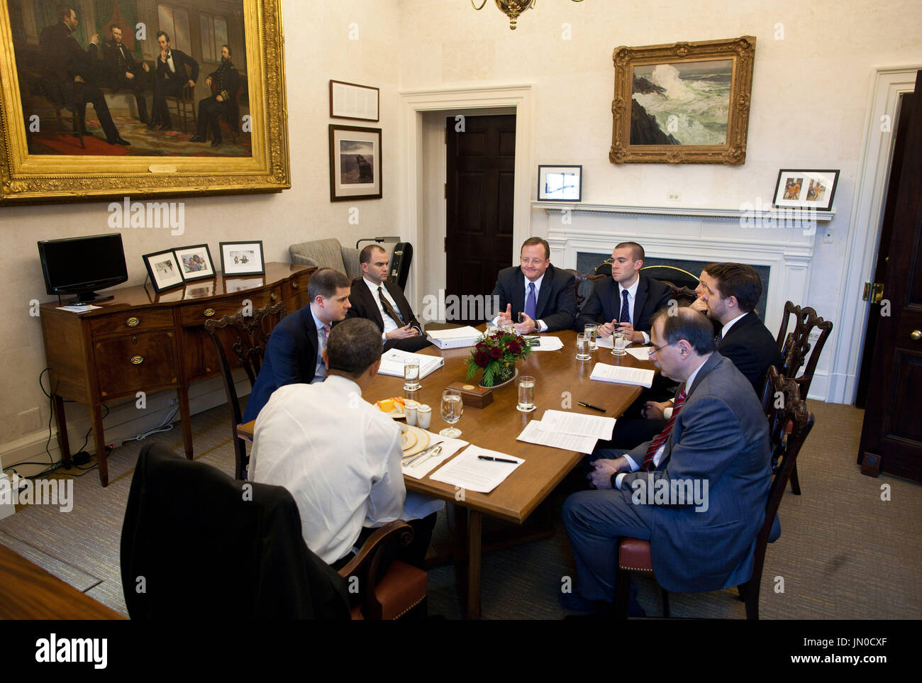 United States President Barack Obama meets with advisors in the Oval ...