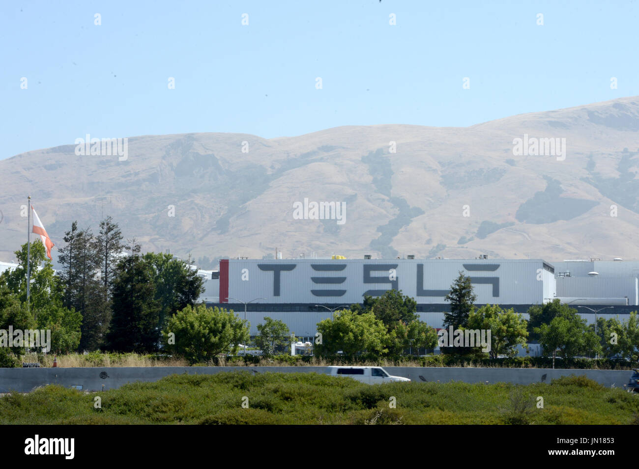 Tesla factory fremont hires stock photography and images Alamy