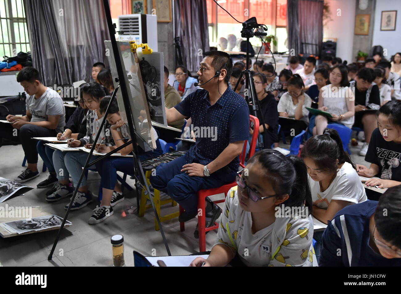 Taiyuan, China's Shanxi Province. 28th July, 2017. Students attend painting class in Taiyuan, capital of north China's Shanxi Province, July 28, 2017. Students applying for art college take various training classes during summer vacation. For art colleges, skills like painting, dancing and singing will be evaluated in addition to the college entrance exams. Credit: Cao Yang/Xinhua/Alamy Live News Stock Photo