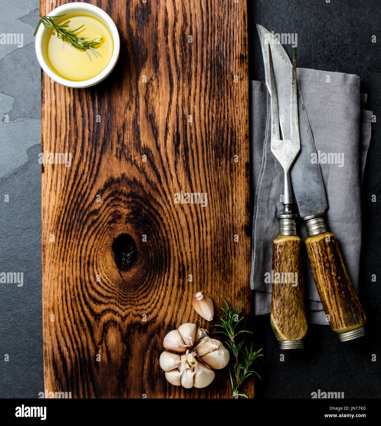 https://c8.alamy.com/comp/JN1TK0/cooking-background-concept-vintage-cutting-board-cutlery-and-spices-JN1TK0.jpg