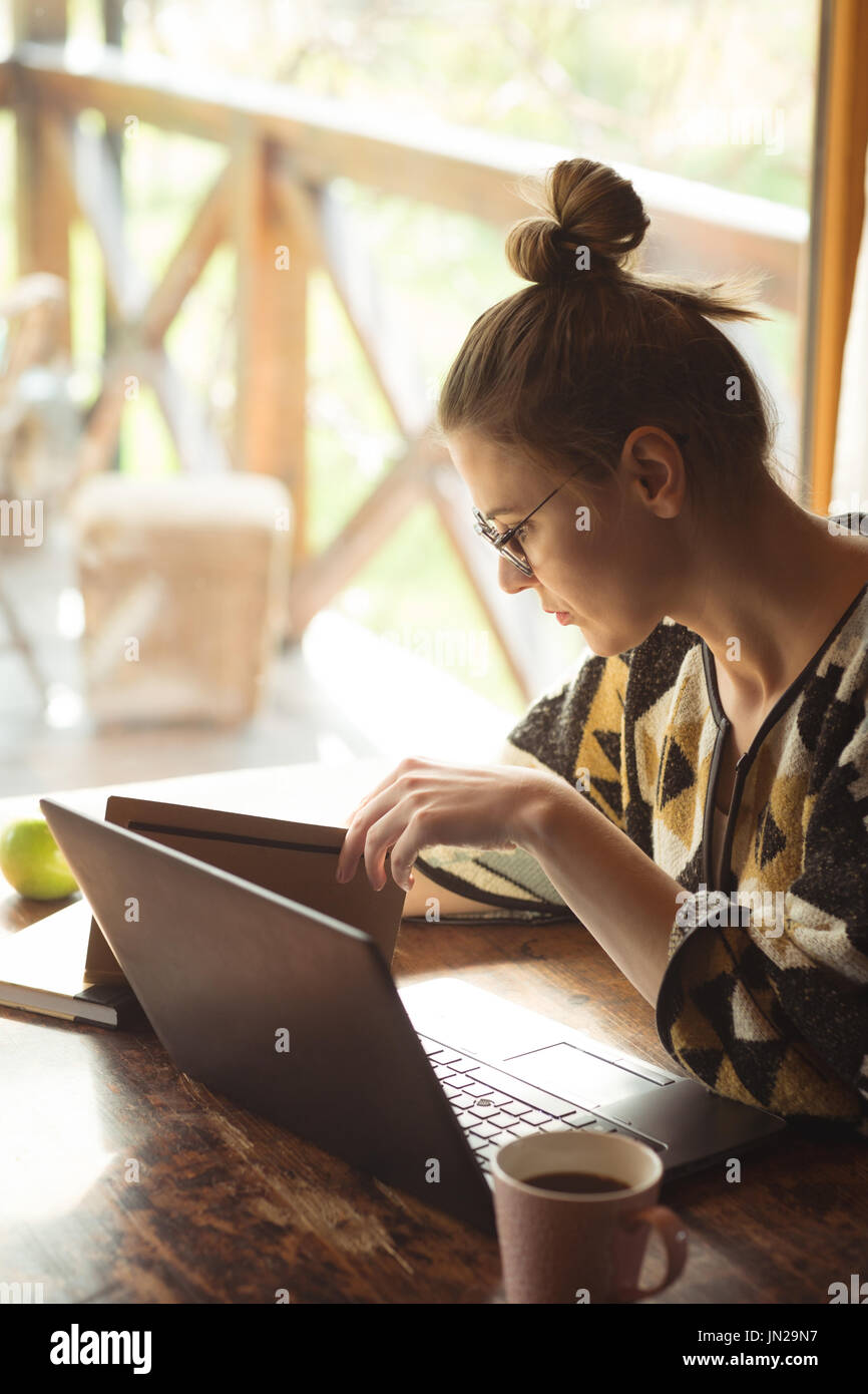 Reading table hi-res stock photography and images - Alamy