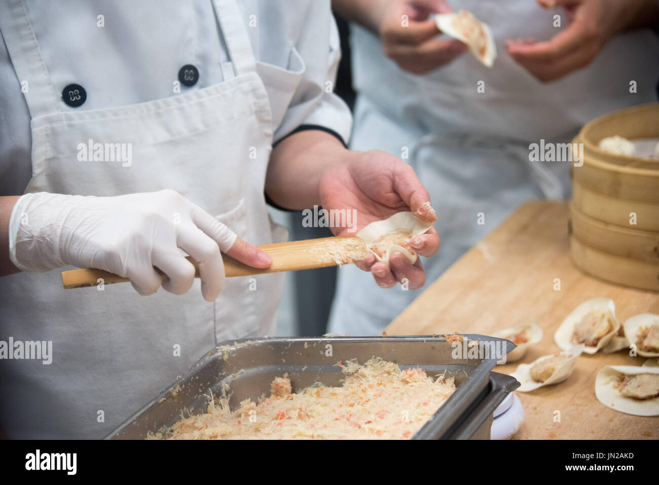Wrapping chinese dumpling hi-res stock photography and images - Alamy