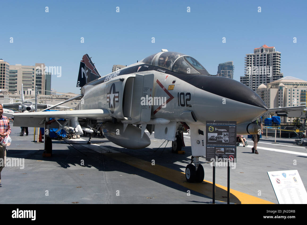 50’s 写真偵察飛行隊 VC61 ビンテージ パッチ ( USN 米海軍 seagull-rests-atop-an-f4b-