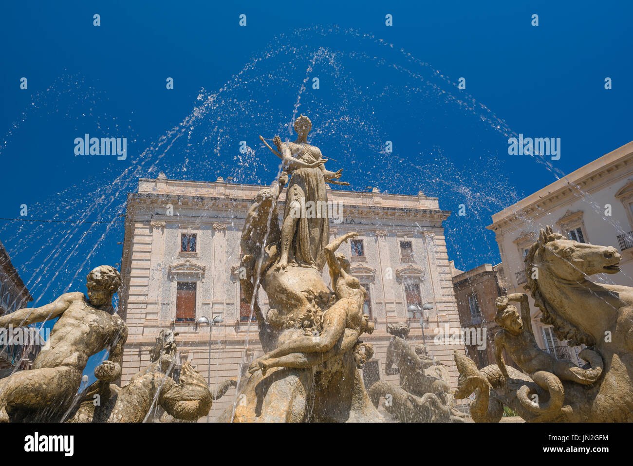 Sicily Baroque fountain, view in summer of the historic Fountain of Artemis in the Piazza Archimede in Ortigia, Syracuse,Sicily. Stock Photo