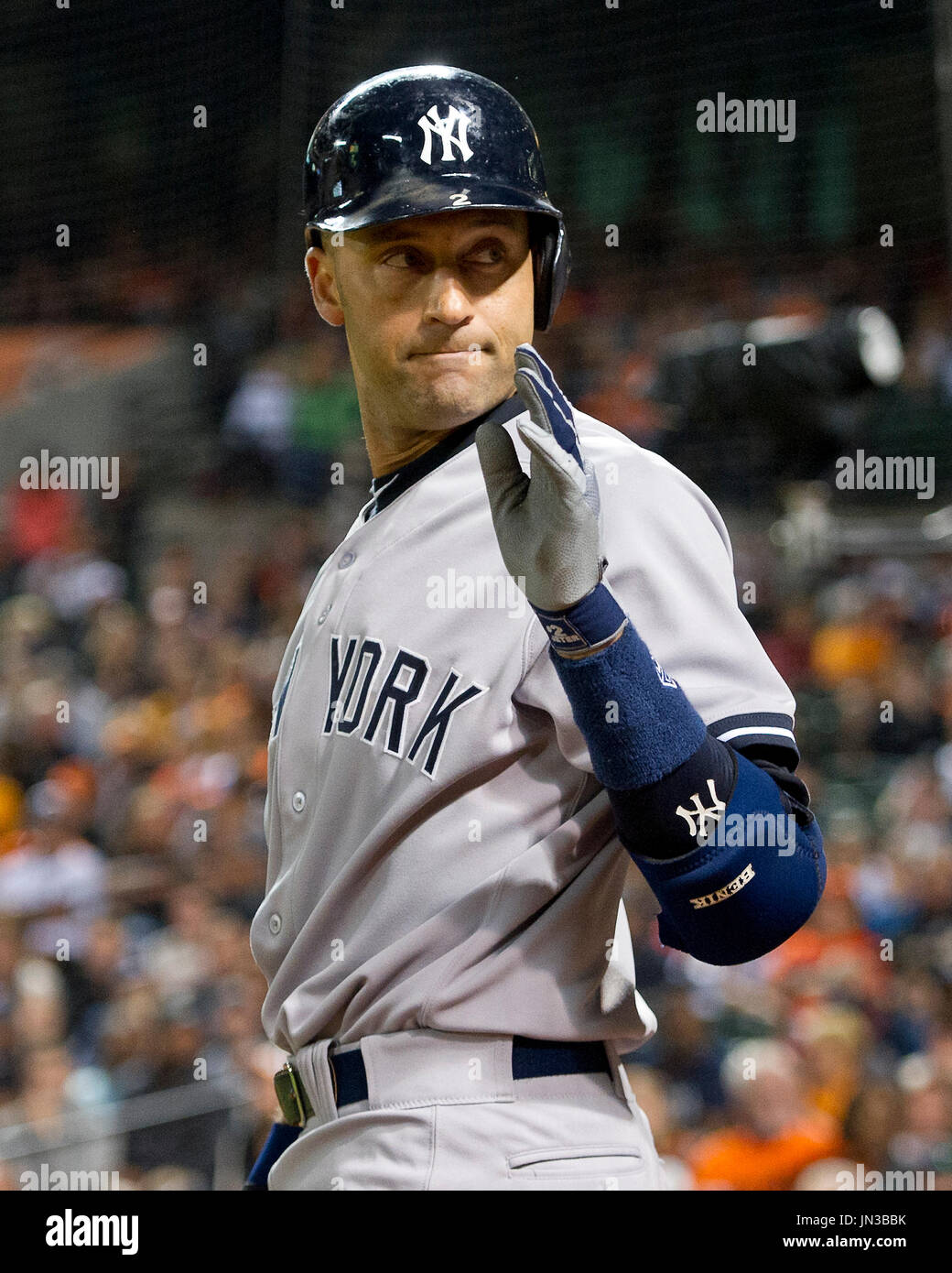 New York Yankees shortstop Derek Jeter (2) waves to a fan as he ...