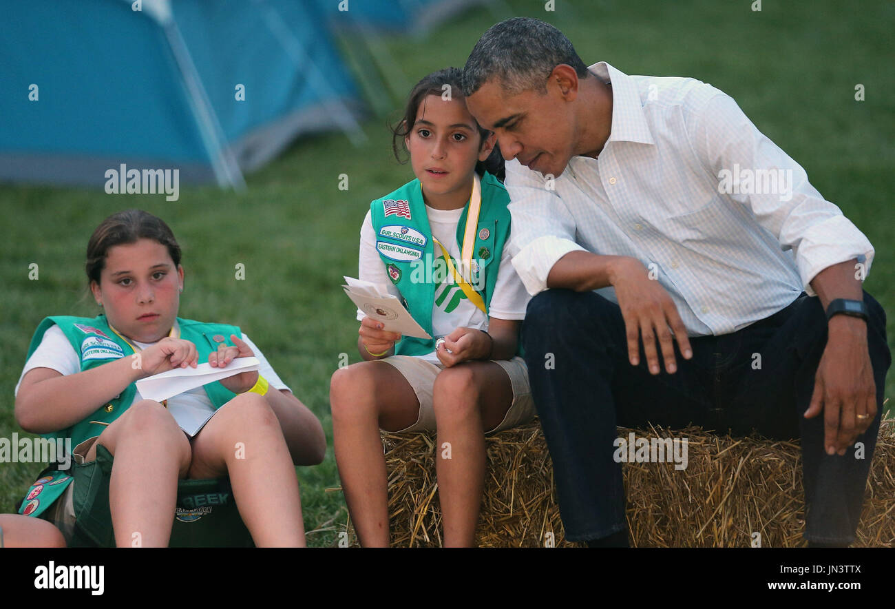 Shell Obama Giirl United States President Barack Obama sits next to Girl Scouts Daphnye ...