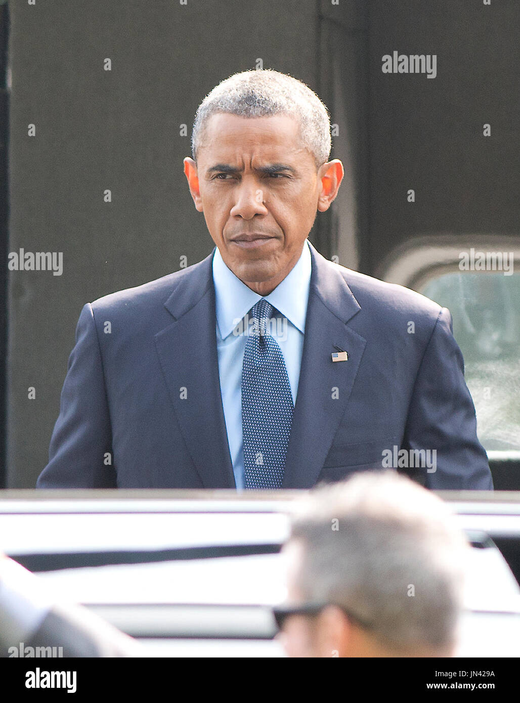 United States President Barack Obama arrives at the Walter Reed ...
