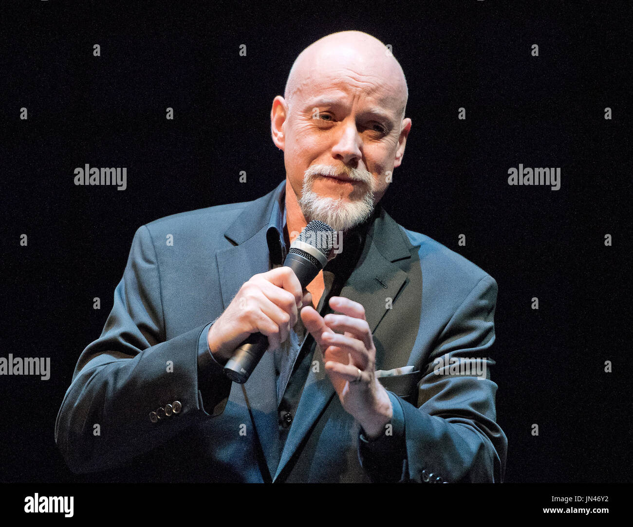 Anthony Warlow performs 