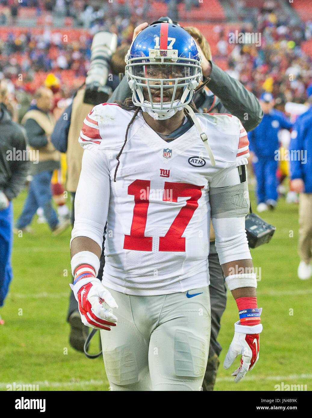 New York Giants wide receiver Dwayne Harris (17) leaves the field ...
