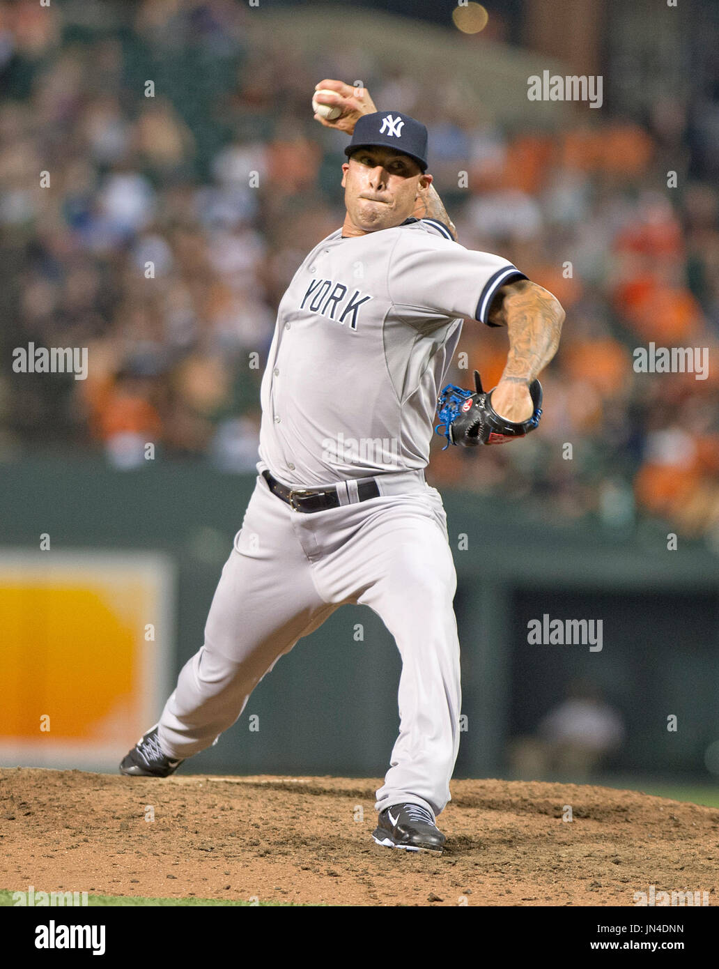 New York Yankees relief pitcher Sergio Santos (40) works in the seventh