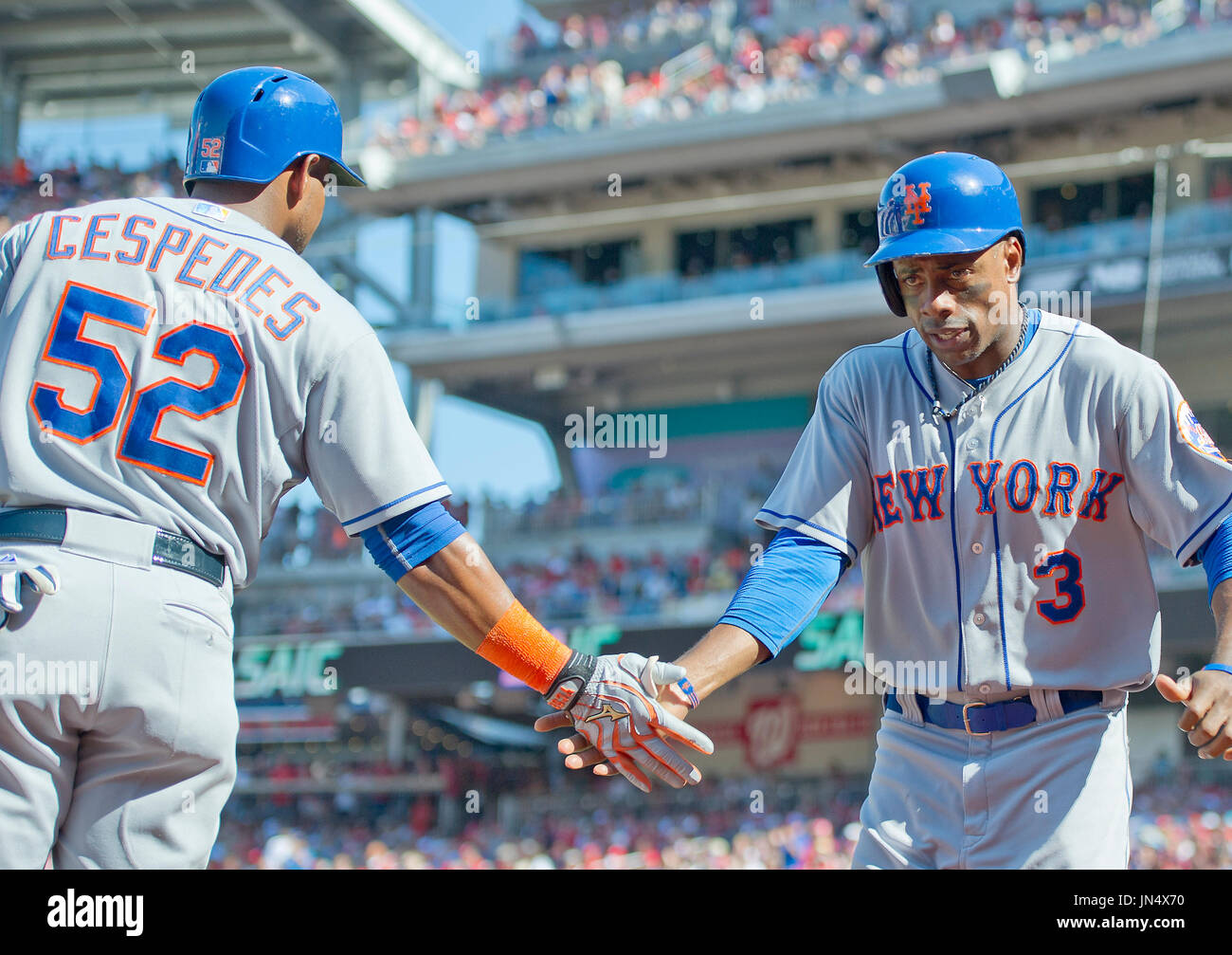 New York Mets right fielder Curtis Granderson (3) is congratulated by