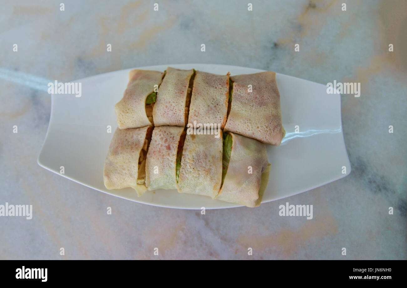 Freshly made popiah spring rolls, Malacca, Malaysia Stock Photo