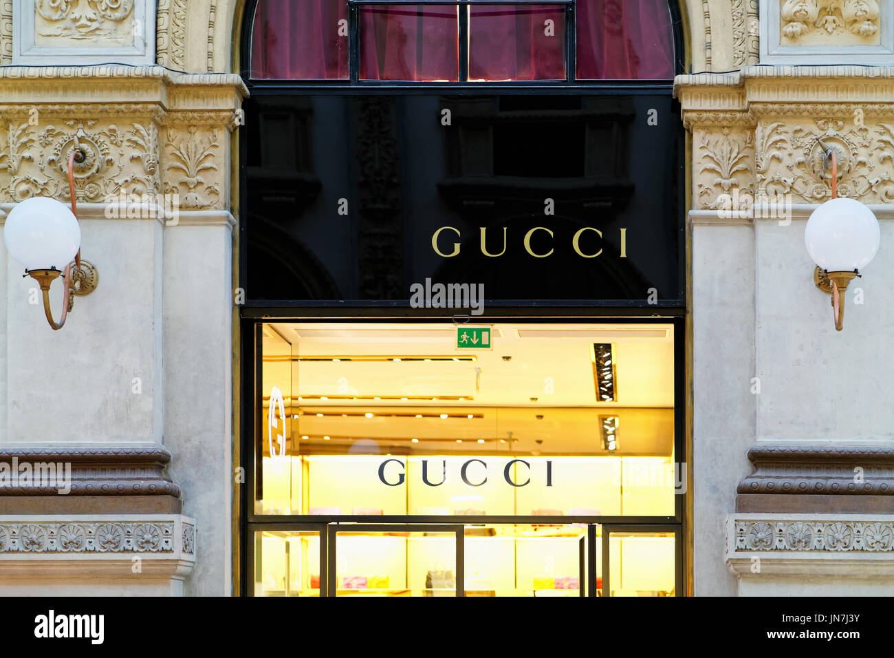 overdrijving ga verder poll Gucci sign hi-res stock photography and images - Alamy