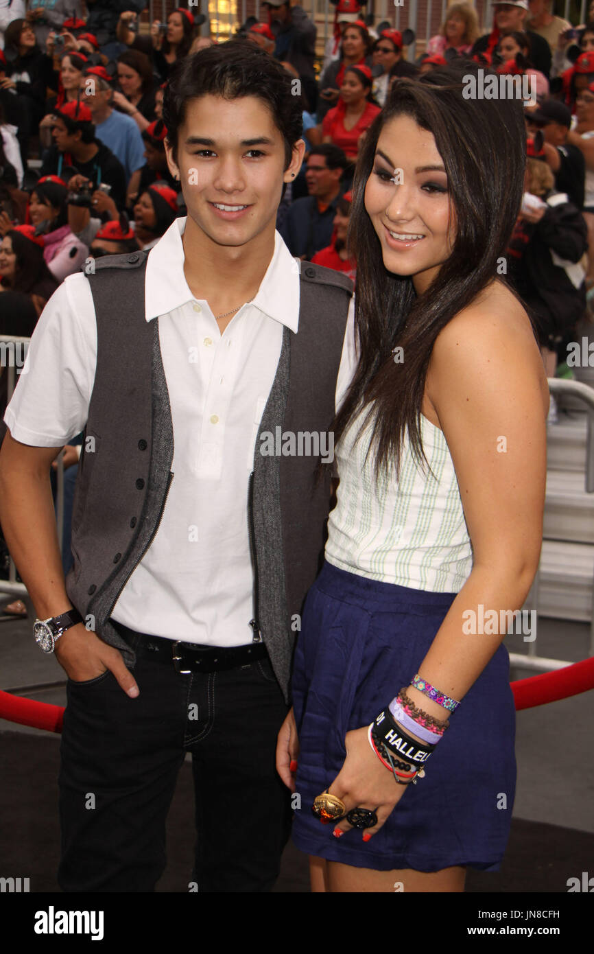 Boo Boo Stewart, Fivel Stewart 05/07/2011 