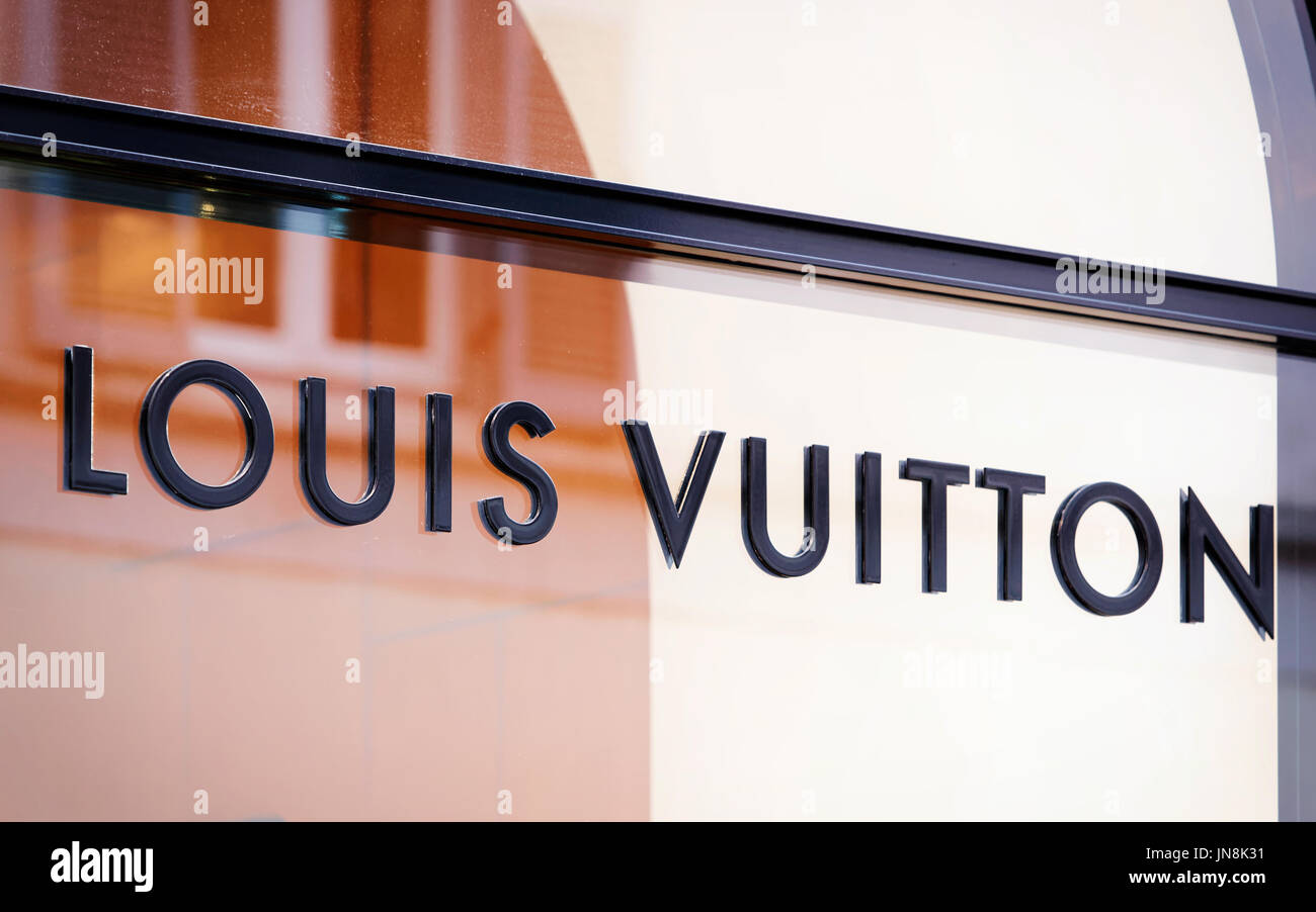 Signs sit on the front of a Louis Vuitton store, operated by LVMH  Fotografía de noticias - Getty Images