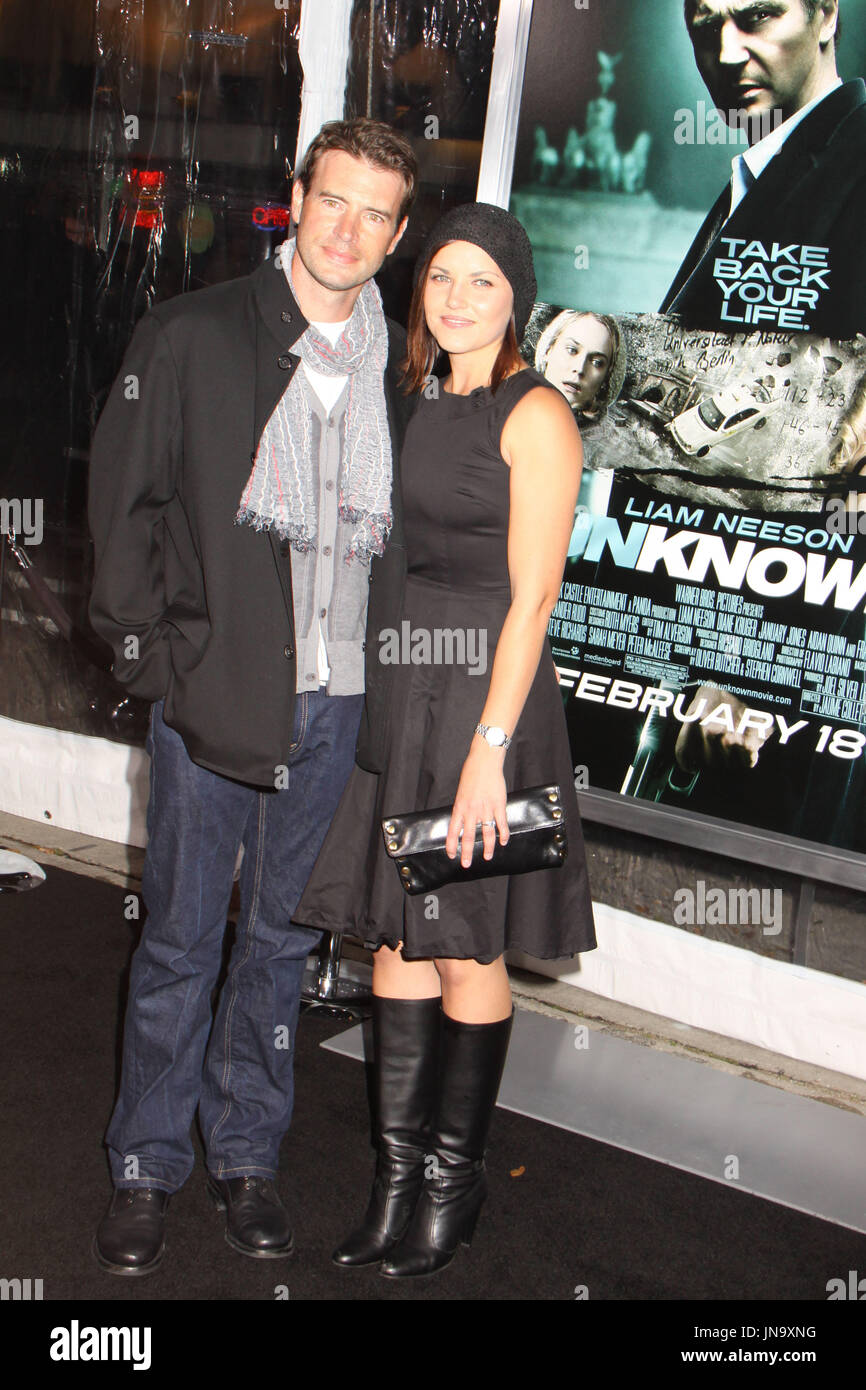 Scott Foley, Marika Foley 11/02/16, “Unknown”, premiere, Regency
