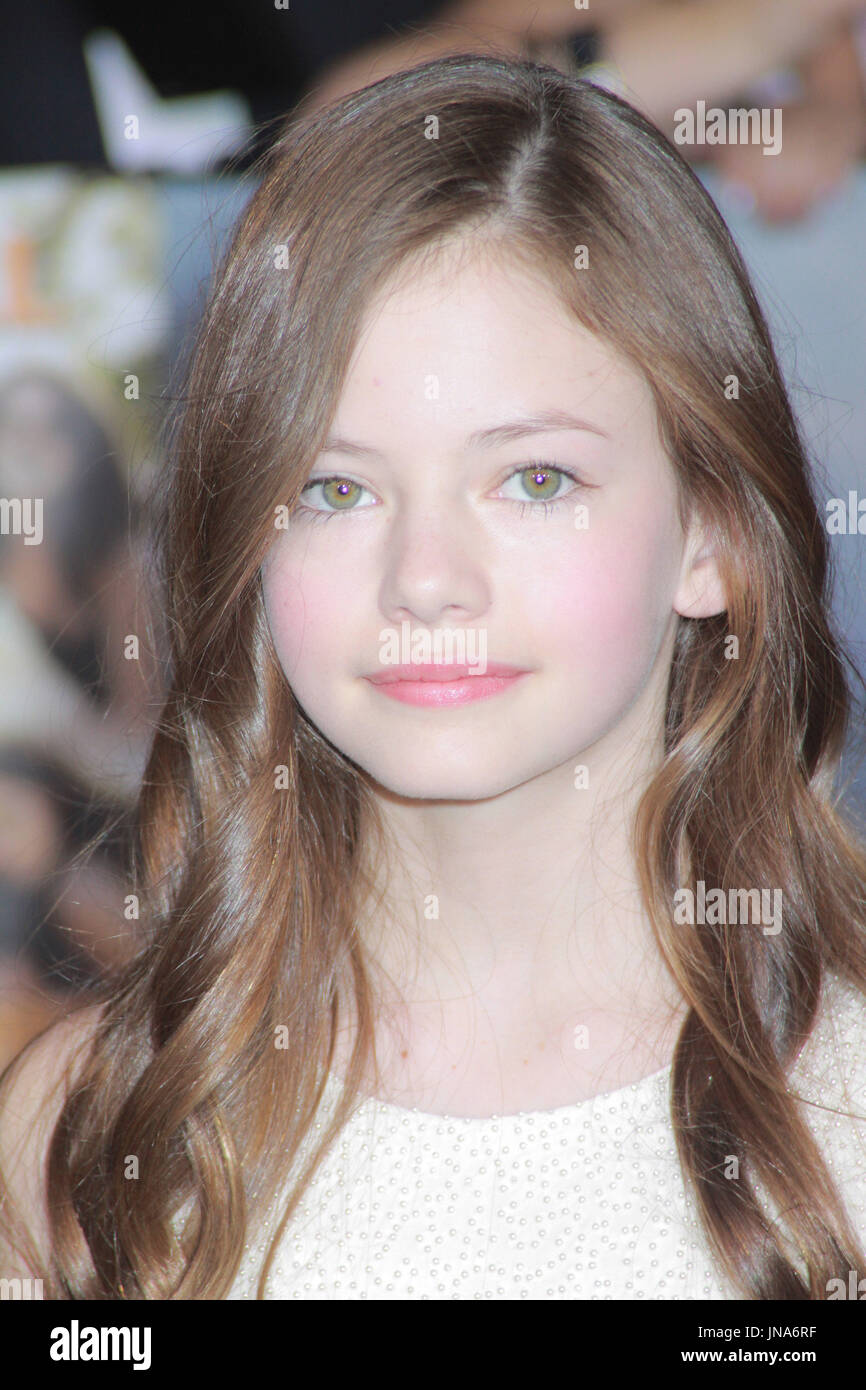 Mackenzie Foy 11/12/2012 "The Twilight Saga Breaking Dawn Part2