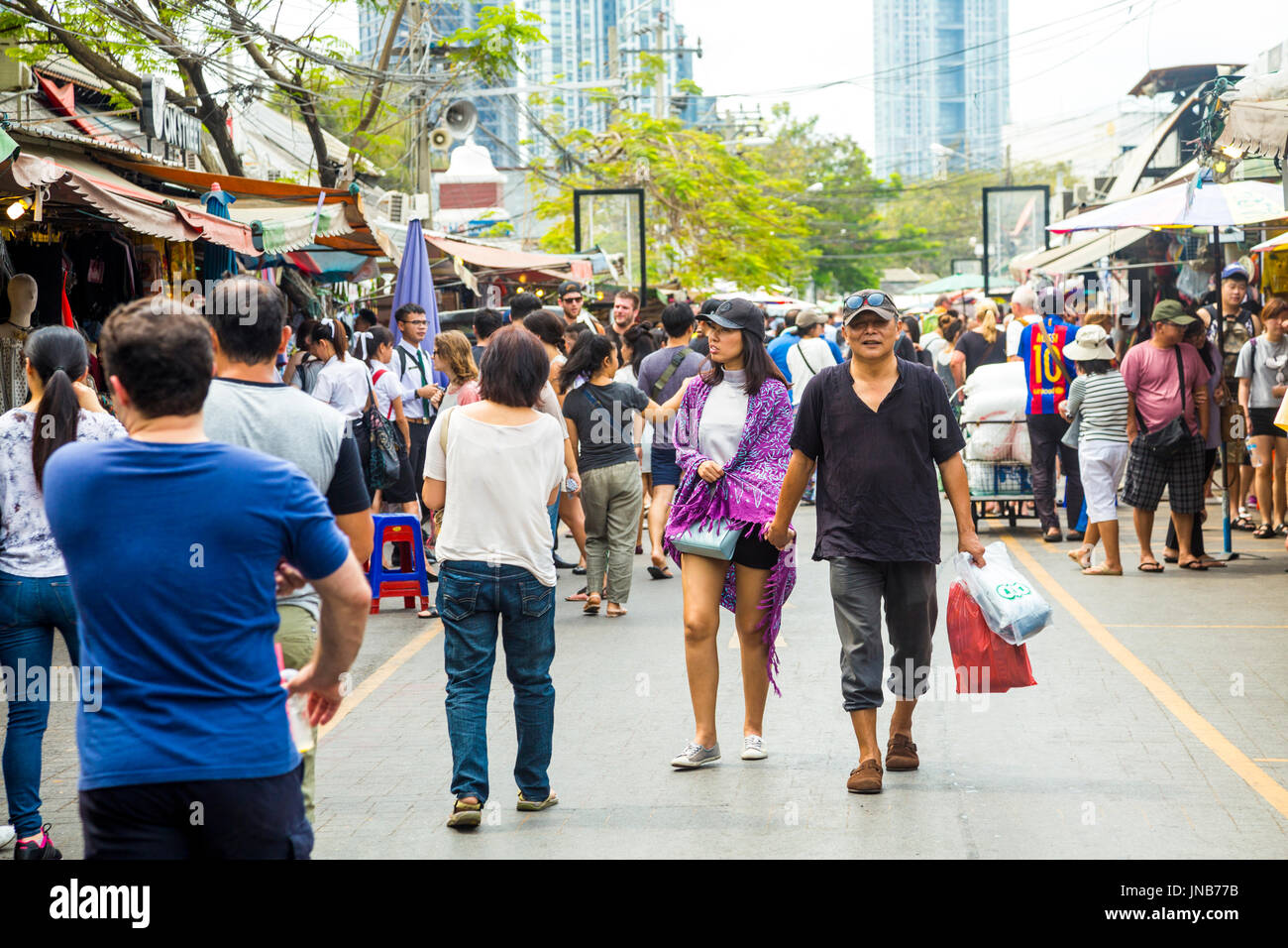 Crowds at Bangkok's biggest outdoor market at Chatuchak Market, Bangkok, Thailand Stock Photo