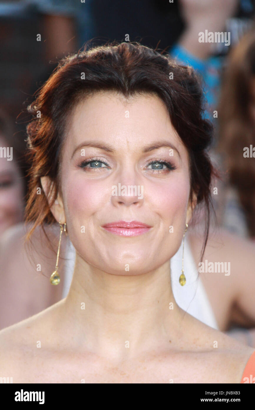 Bellamy Young 03/18/2014 The World Premiere of "Divergent" held at The ...