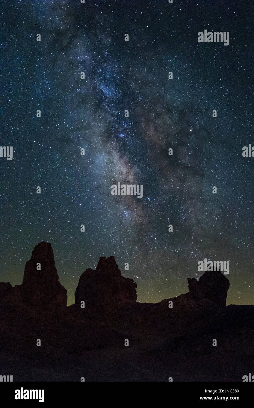 Pinnacles and star trails hi-res stock photography and images - Alamy