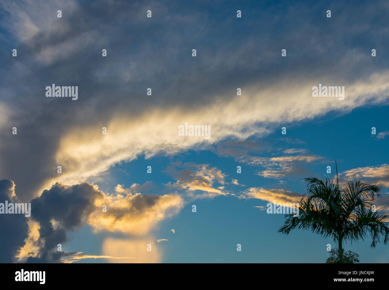 Sun and showers hires stock photography and images Alamy