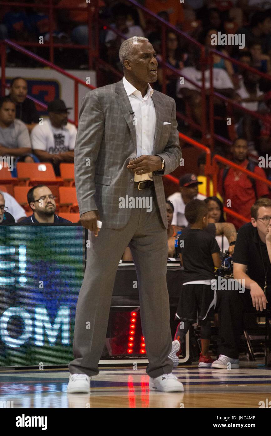 Head coach Charles Oakley Killer 3s stands along sidelines yelling  instructions during Game #4 against Ghost Ballers Big3 Week 5 3-on-3  tournament UIC Pavilion July 23,2017 Chicago,Illinois Stock Photo - Alamy