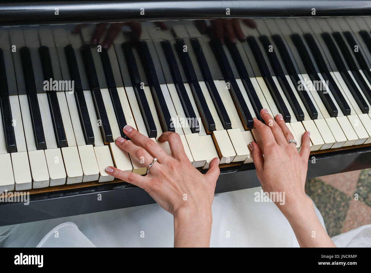 Black white image piano hands hi-res stock photography and images - Alamy