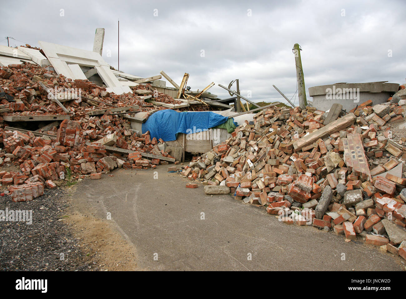 bomb blast, structural failure, building damage Stock Photo Alamy