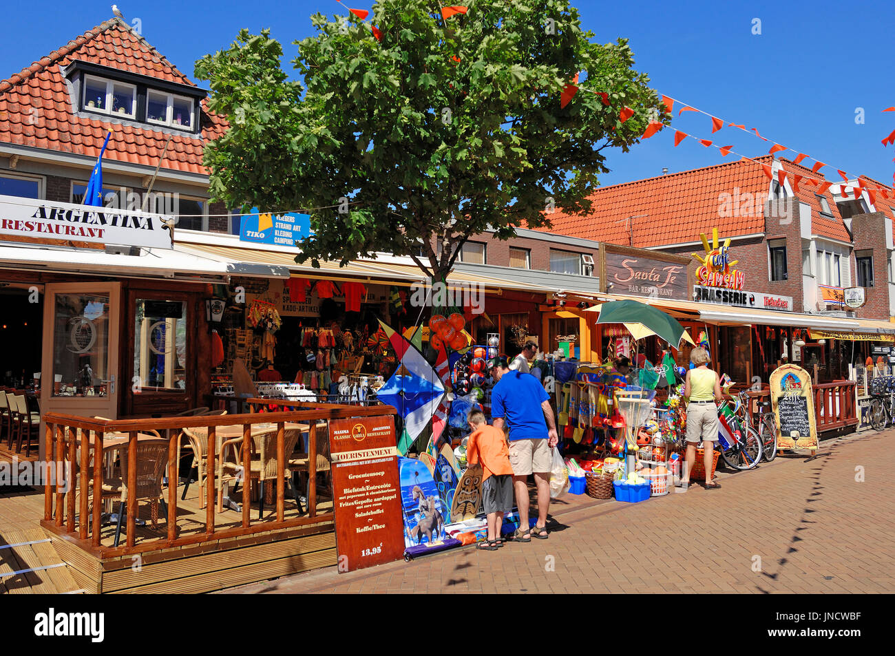 Tourists at souvenir shop, De Koog,Texel, Netherlands Touristen vor