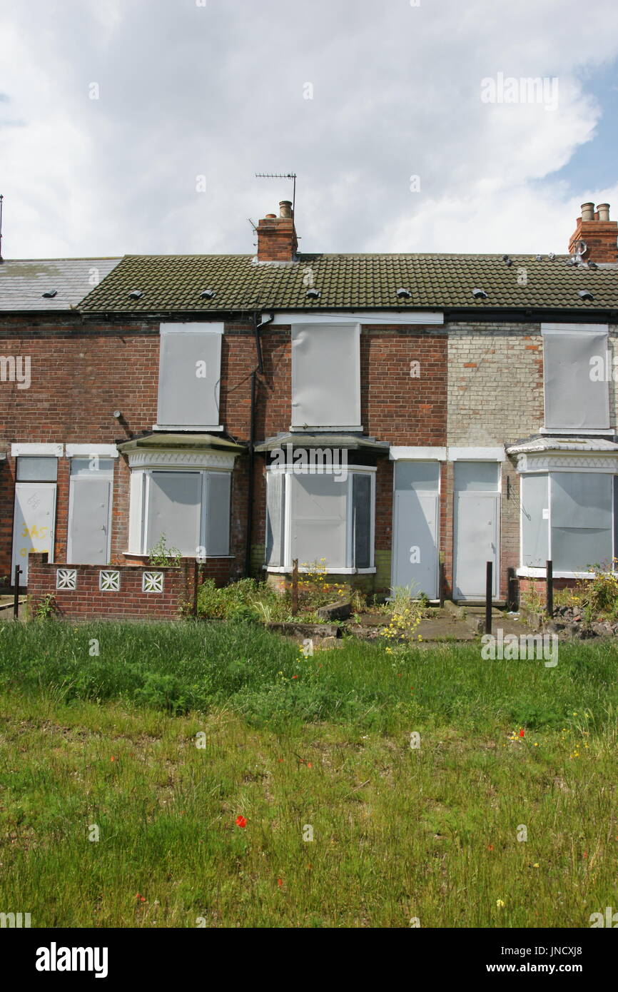 Slum housing hi-res stock photography and images - Alamy