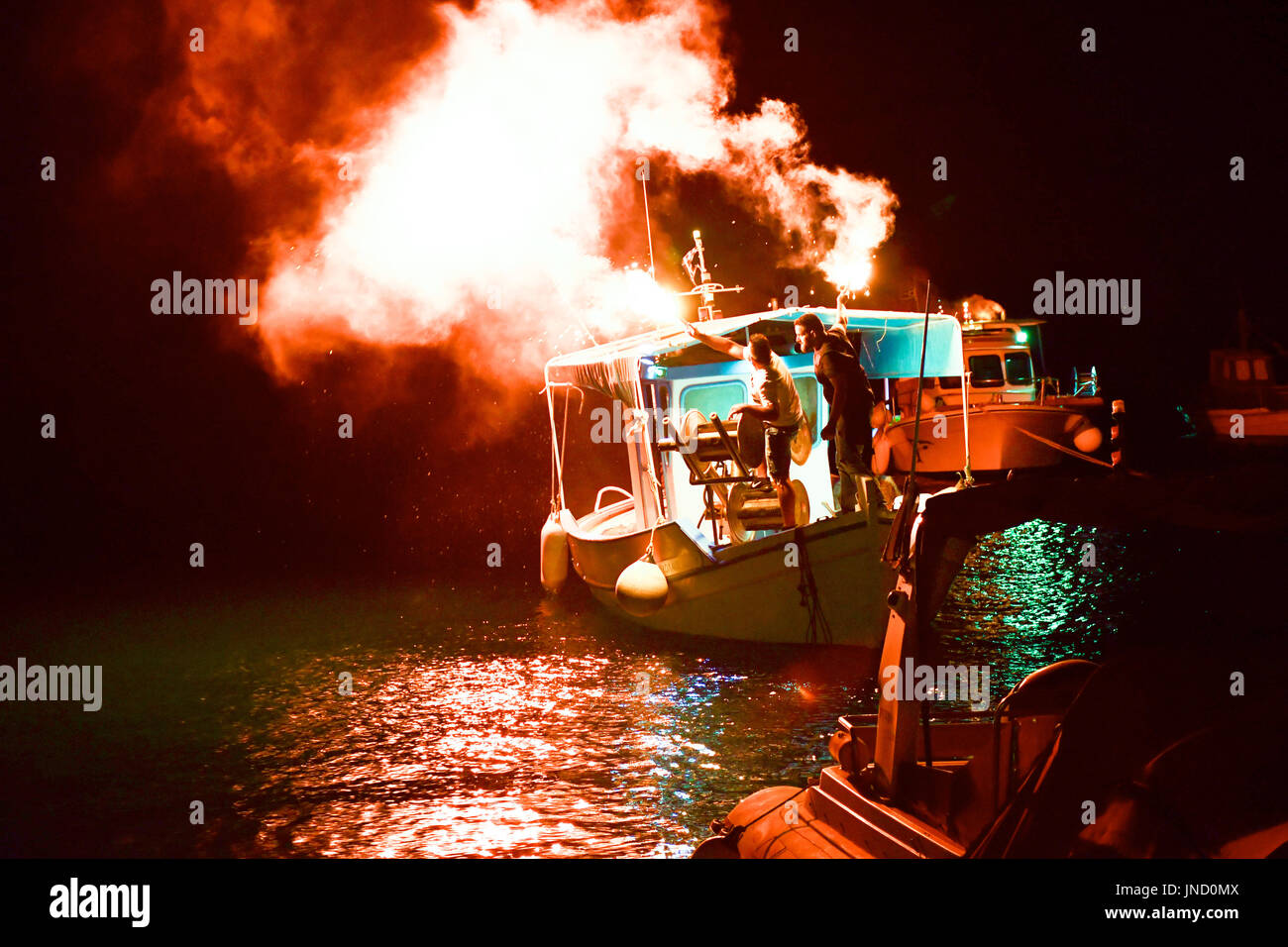 https://c8.alamy.com/comp/JND0MX/flares-on-boat-JND0MX.jpg