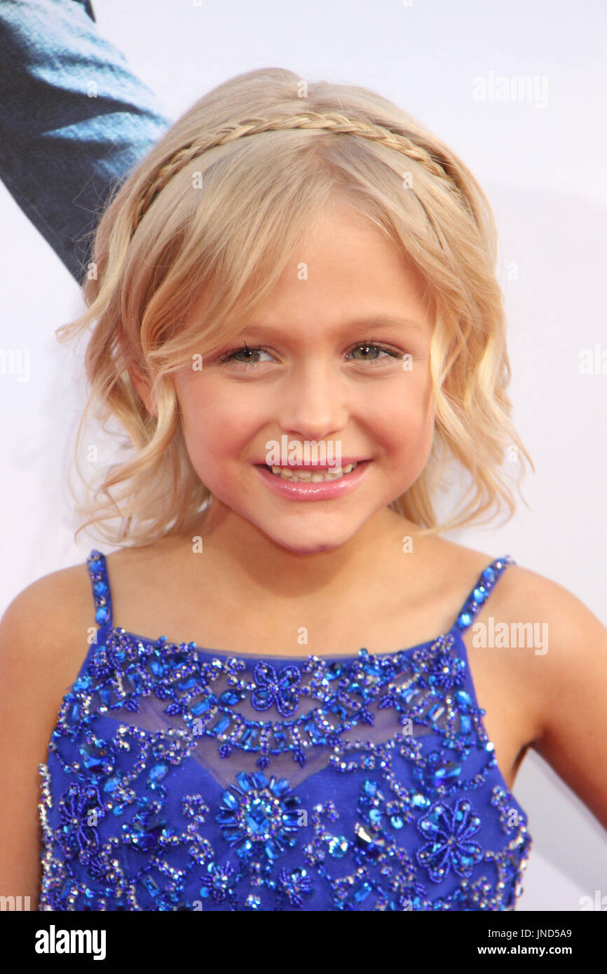 Meet Alyvia Alyn Lind Shes Taking Hollywood By Storm And You Need To Know Why - 8lkz6hu