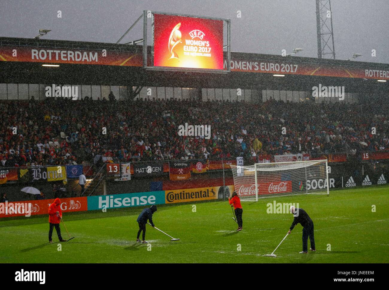 Rotterdam, Netherlands. 29th July, 2017. Staff members drain the water from the pitch at the Sparta Stadium in Rotterdam, the Netherlands, July 29, 2017. The UEFA Women's EURO 2017 soccer tournament quarter-final match between Germany and Denmark is postponed due to heavy rain. Credit: Ye Pingfan/Xinhua/Alamy Live News Stock Photo