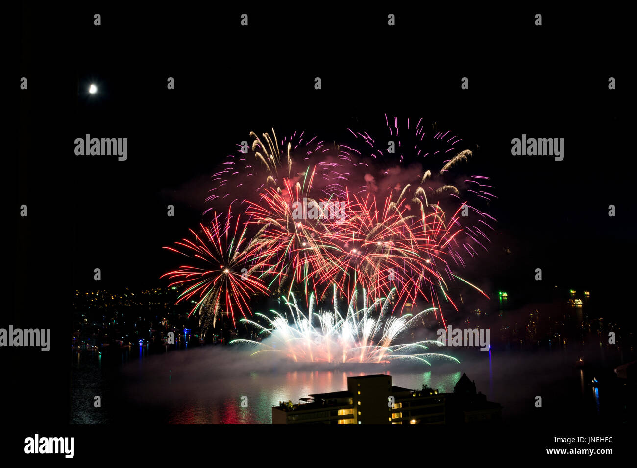 Vancouver, BC, Canada.  29th July, 2017.  Colourful fireworks burst in the sky above English Bay in Vancouver in the annual Honda Celebration of Light fireworks competition in Vancouver.  Credit: Maria Janicki/Alamy Stock Photo