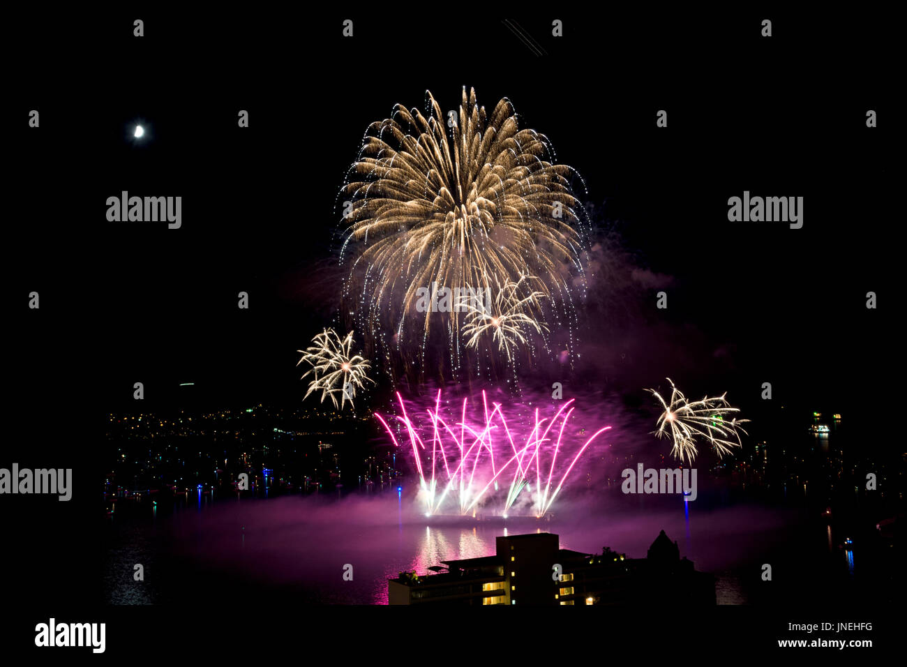 Honda Celebration of Light fireworks competition in Vancouver, July 2017. This evening's spectacular show was by the Akariya Fireworks team from Japan. Credit: Maria Janicki/Alamy Stock Photo