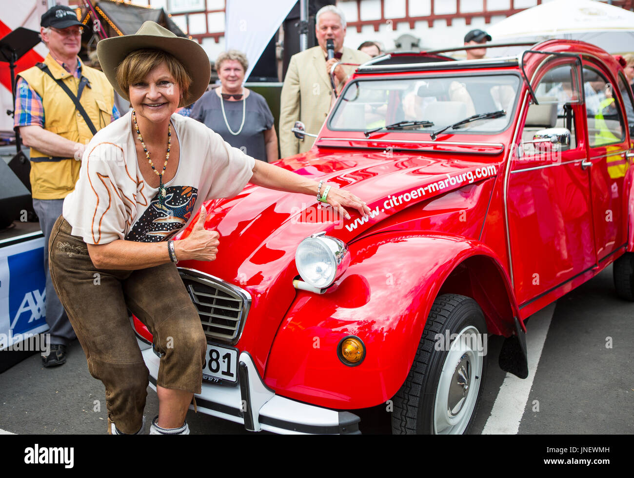 Wettenberg, Germany. 29th July, 2017. Frl. Menke meets a model of her first own car - a Citroën 2CV - at Golden Oldies Festival in Wettenberg, Germany. Frl. Menke (born November 4, 1960 as Franziska Menke in Hamburg, Germany) was a star of the Neue Deutsche Welle genre of German popular music in the early 1980s. The Golden Oldies Festival is a annual nostalgic festival (est. in 1989) with focus on 1950s to1970s, over 1000 exhibited classic cars and old-timers, over 50 live bands. - Credit: Christian Lademann Stock Photo