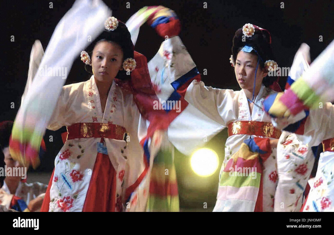 PUSAN, South Korea - South Korean dancers in traditional clothes ...