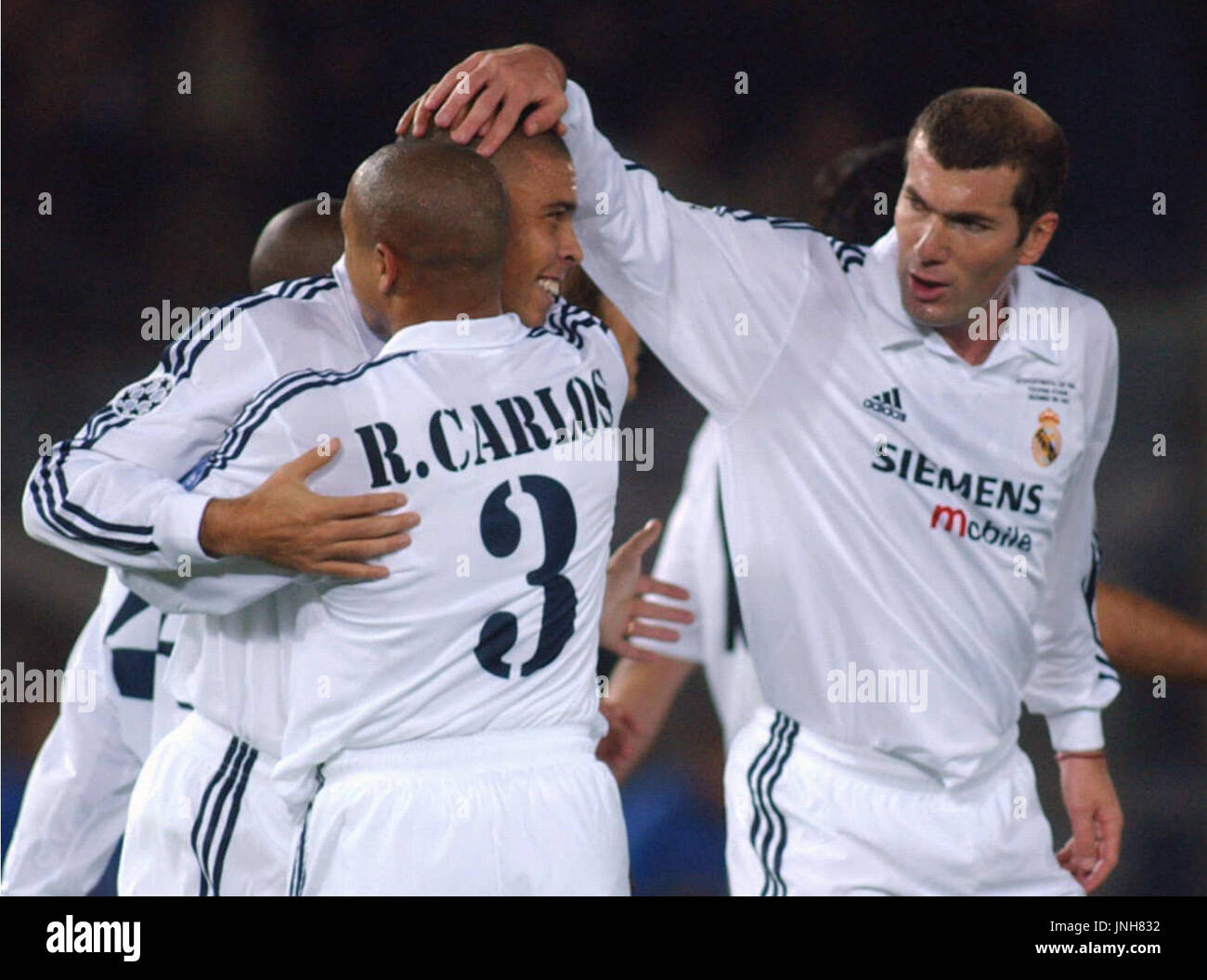 YOKOHAMA, Japan Ronaldo gets congratulations from Zinedine Zidane (R