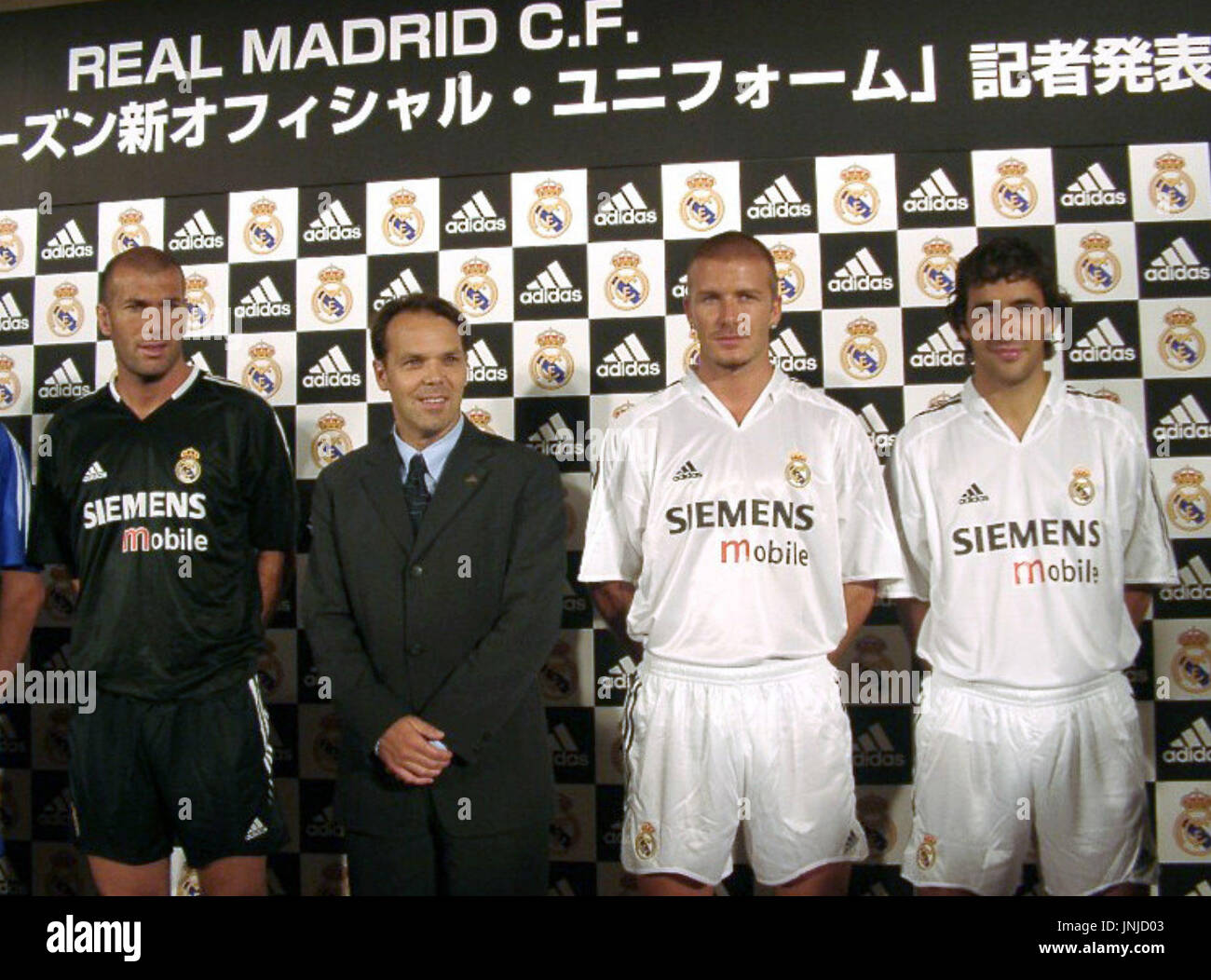 Tokyo Japan Real Madrid Players Zinedine Zidane L David Beckham 2nd From R And Raul R Pose For Photos At A Press Conference Held At A Tokyo Hotel On July 28
