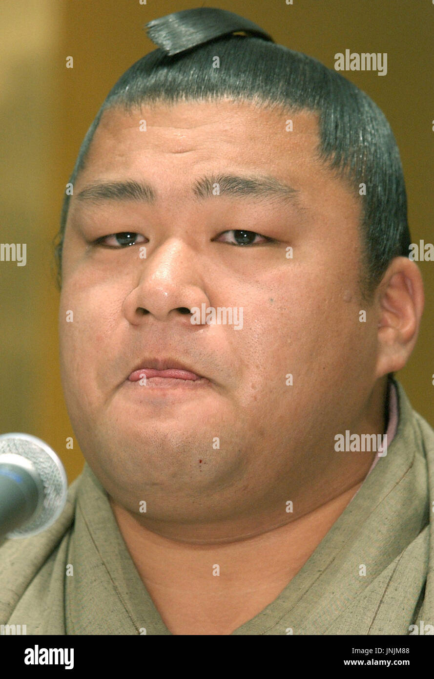 FUKUOKA, Japan - Veteran ozeki Musoyama announces his retirement at a ...