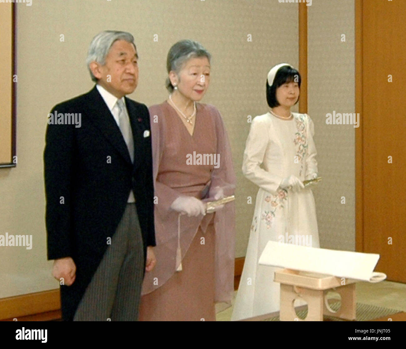 Tokyo Japan Princess Sayako R Accompanied By Emperor Akihito And Empress Michiko Listens To Grand Steward Toshio Yuasa Of The Imperial Household Convey A Proposal By Yoshiki Kuroda To Marry Her