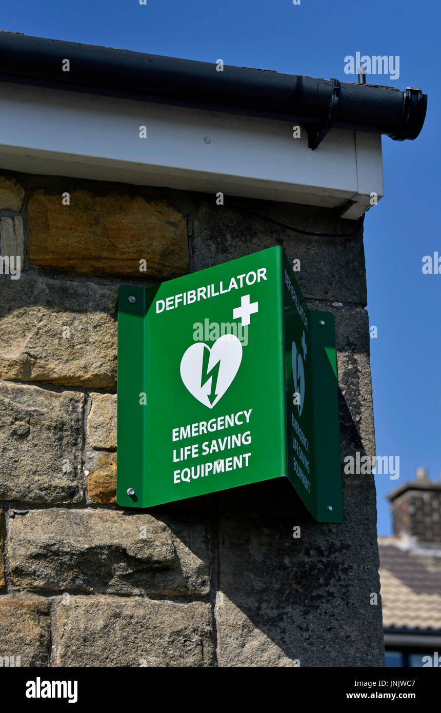 Defibrillator Emergency Life Saving Equipment sign Stock Photo Alamy